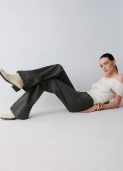Pantaloni flare con cintura