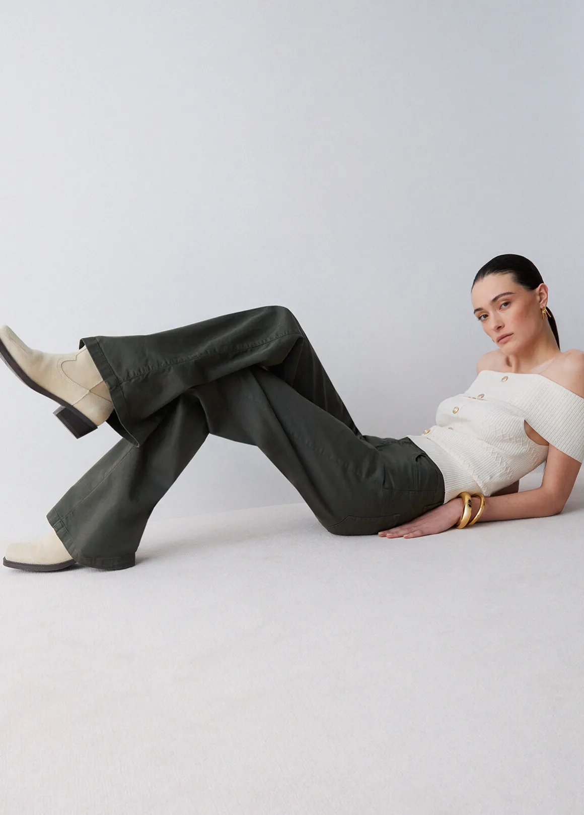 Pantaloni flare con cintura