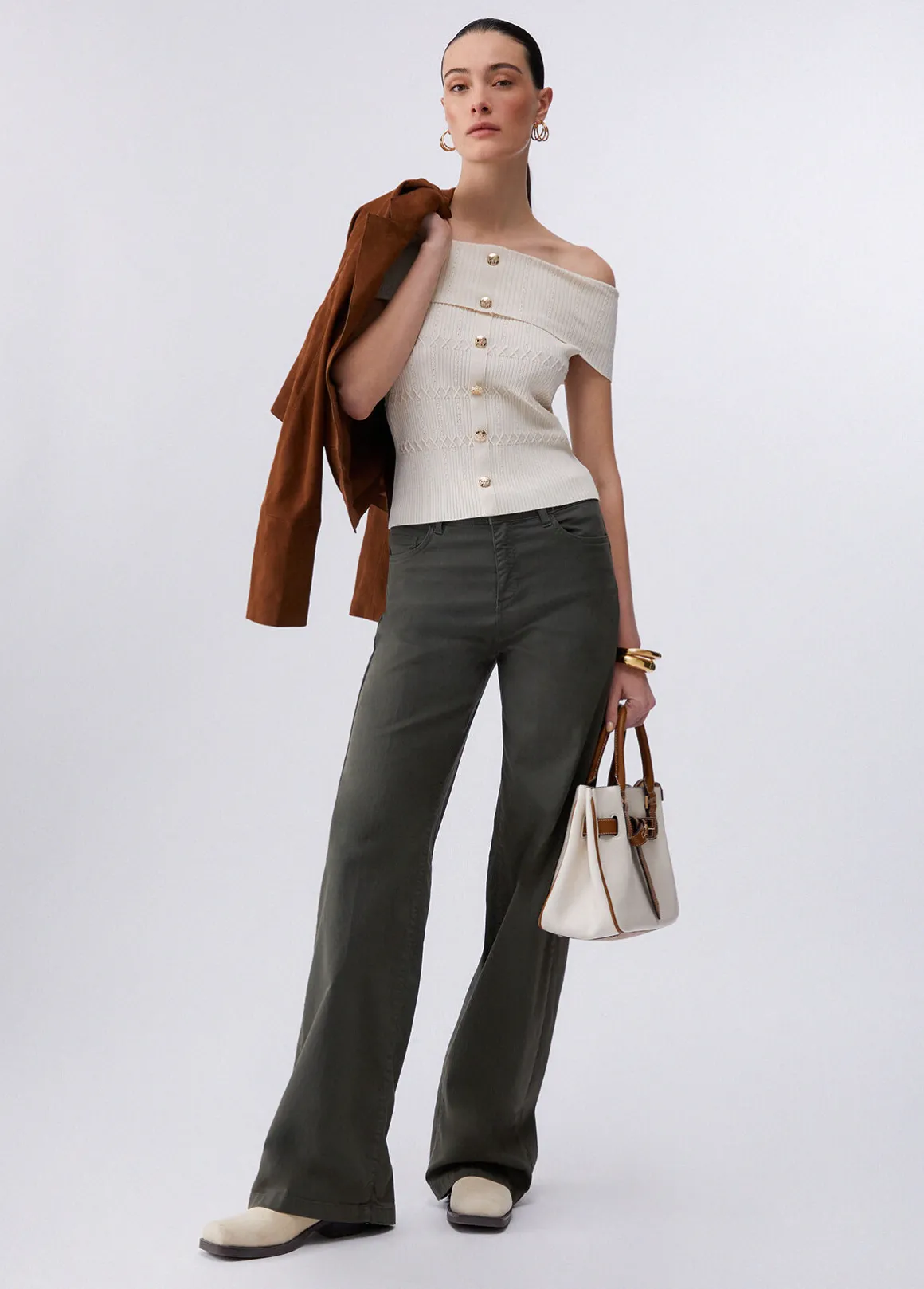 Pantaloni flare con cintura