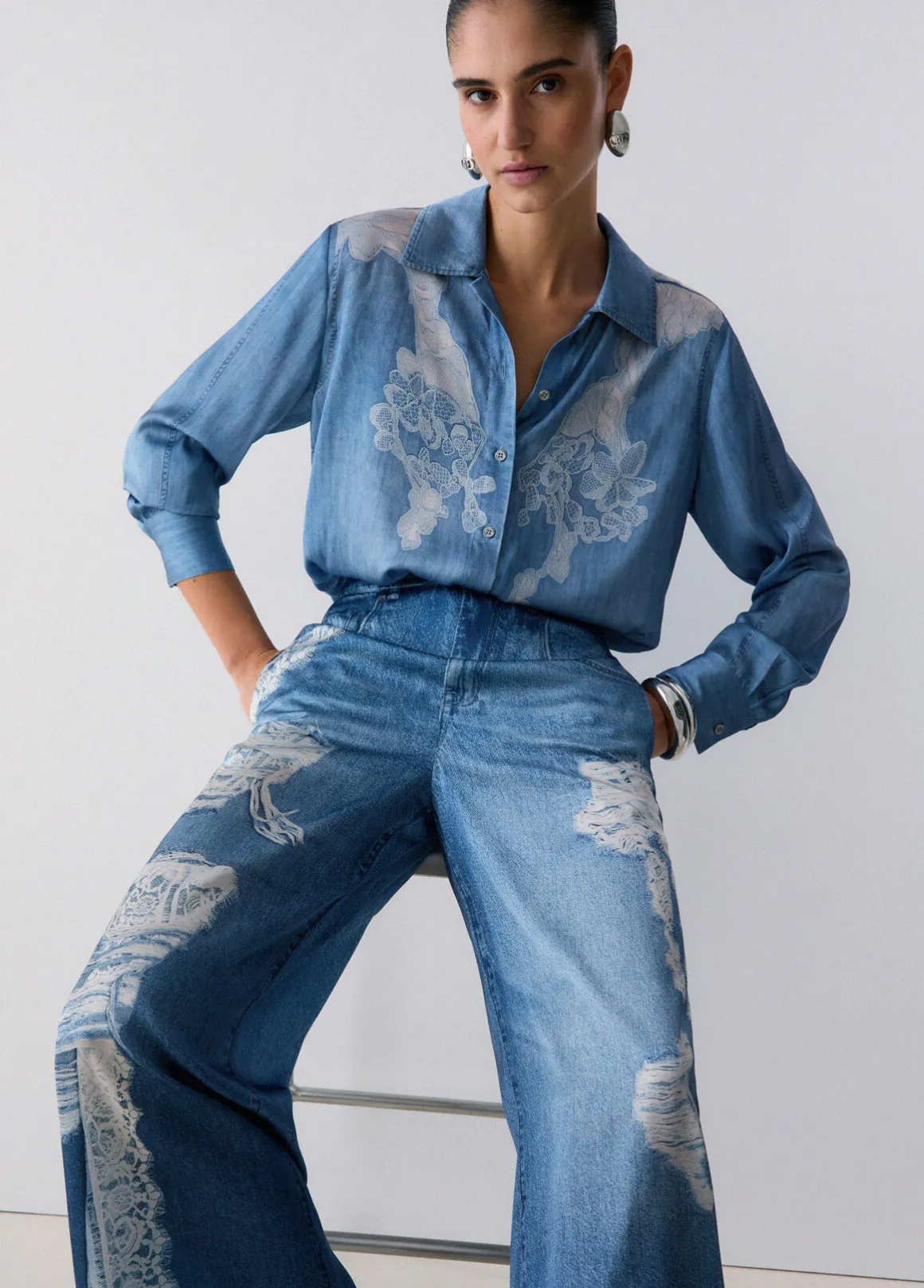Pantaloni flare con stampa digitale