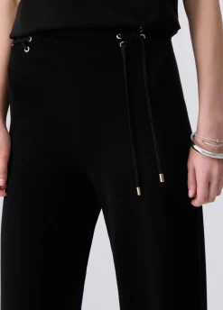 Pantaloni in maglia con stringhe