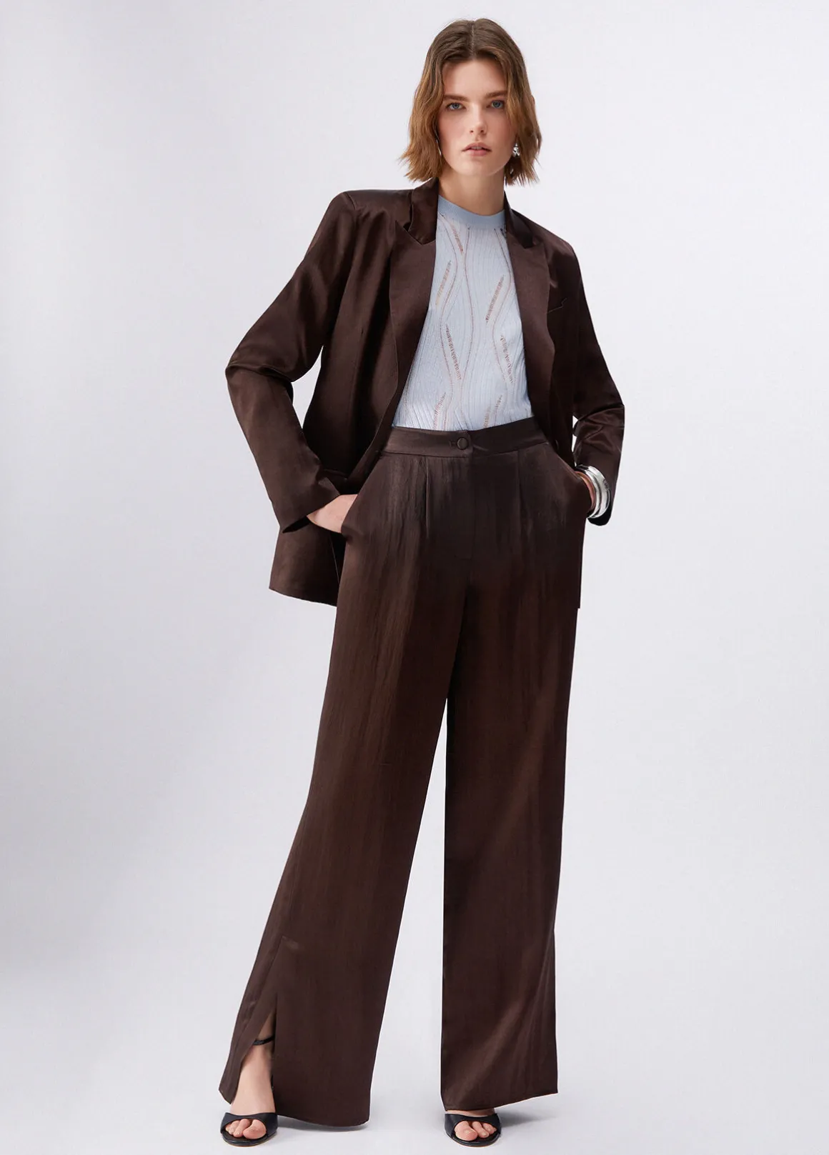 Pantaloni in raso con spacchetti