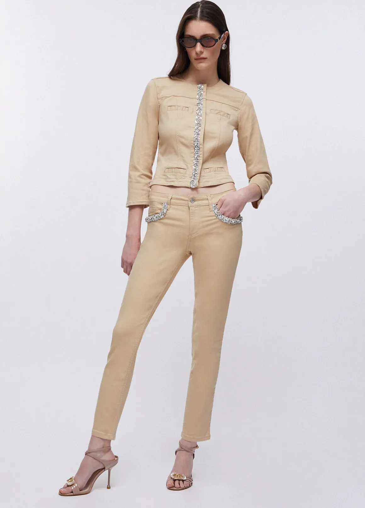 Pantaloni skinny con applicazioni gioiello