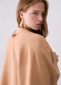 Poncho con logo embossed
