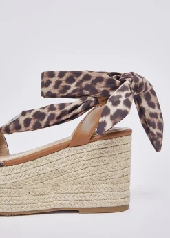 Sandali zeppa con foulard