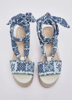 Sandali zeppa con foulard