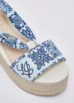 Sandali zeppa con foulard