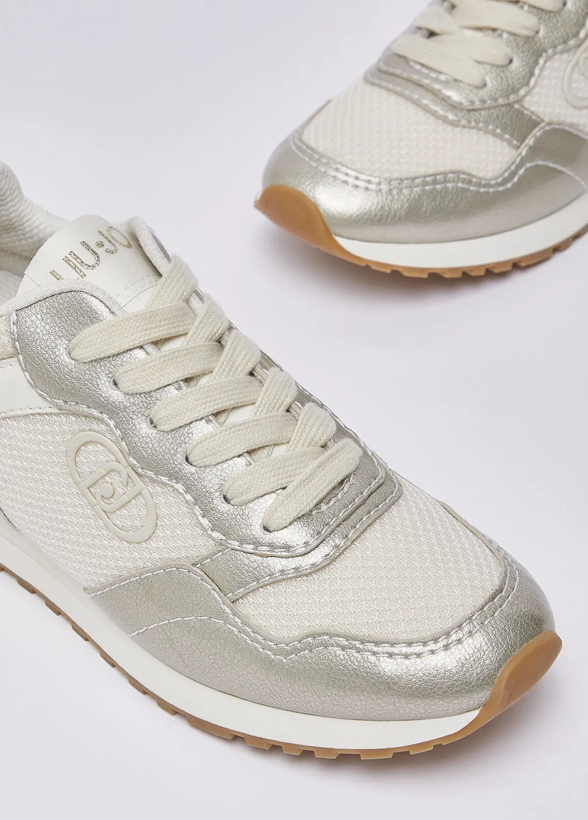 Sneakers con dettagli in mesh