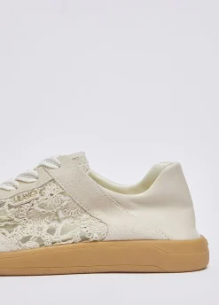 Sneakers con ricamo macramè