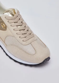 Sneakers in brighty mesh
