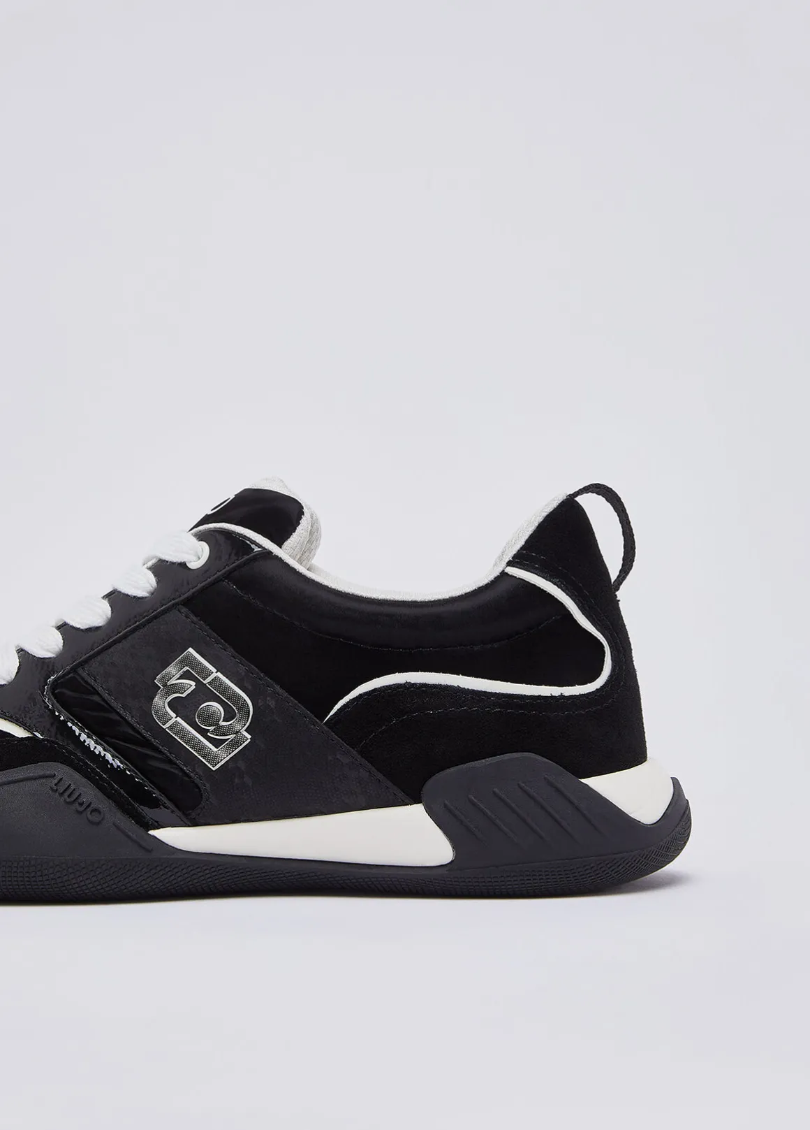 Sneakers in nylon e vernice