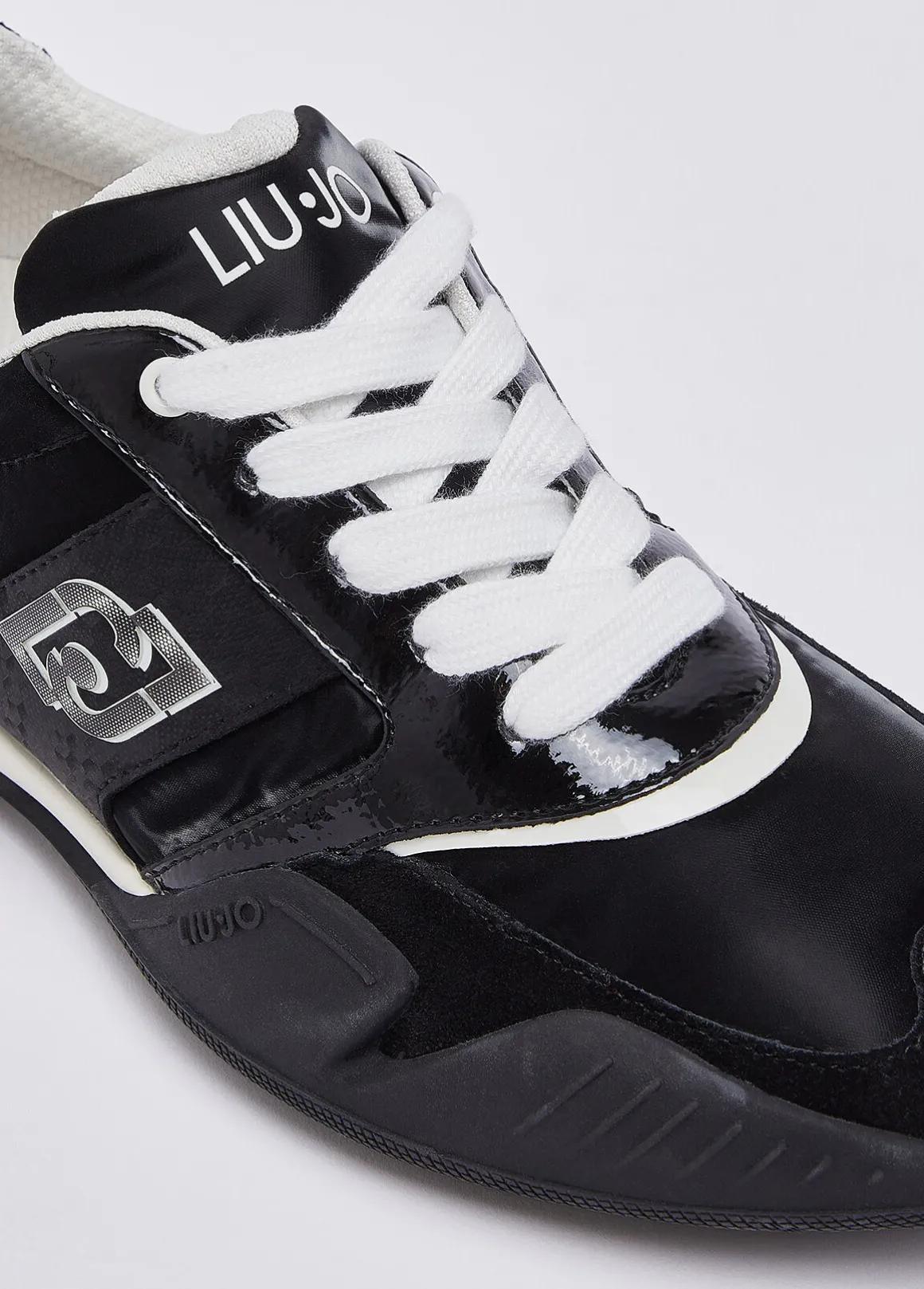 Sneakers in nylon e vernice