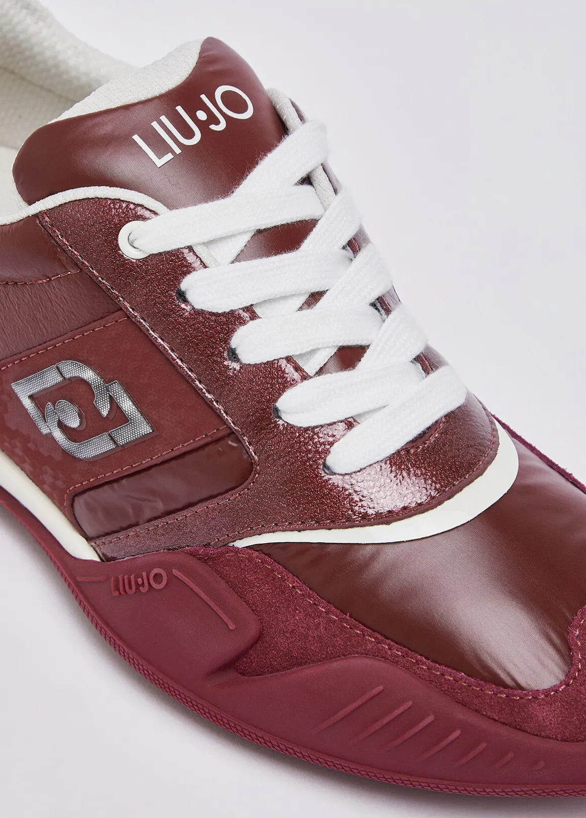 Sneakers in nylon e vernice