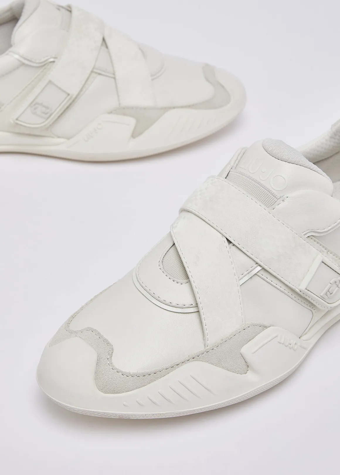 Sneakers in pelle con velcro