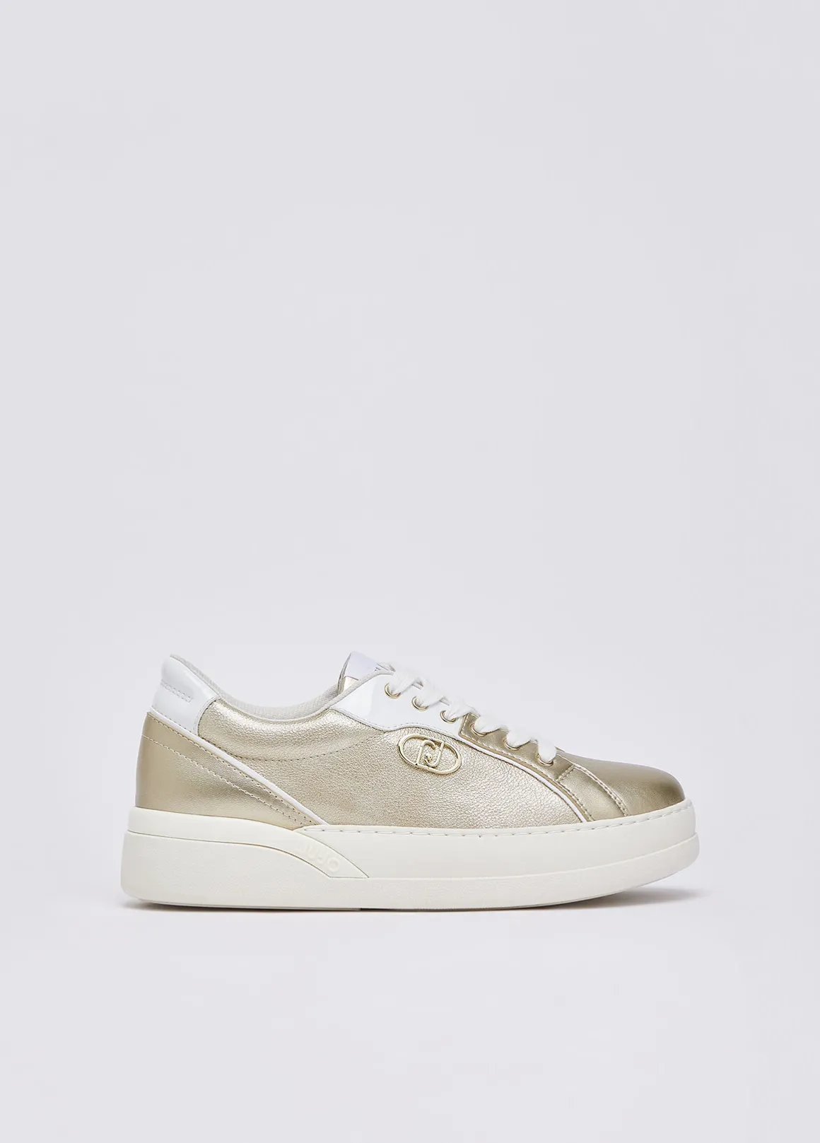 Sneakers in pelle laminata