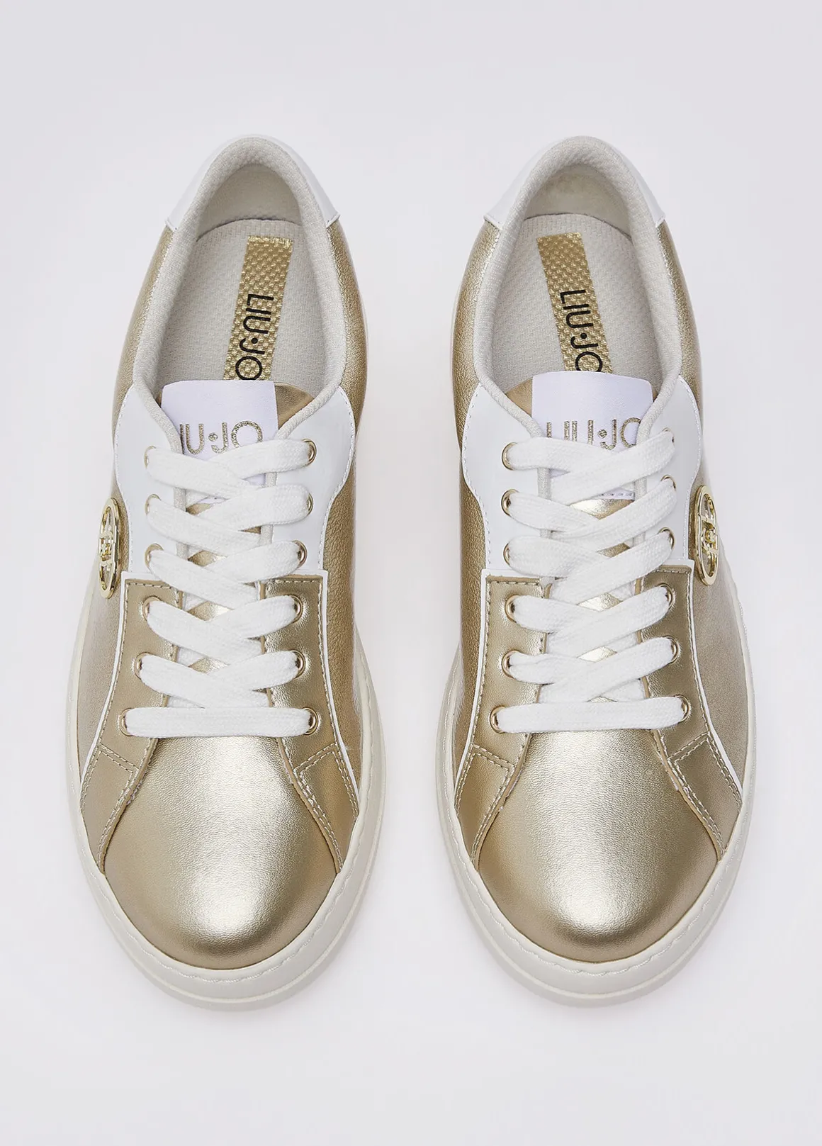 Sneakers in pelle laminata