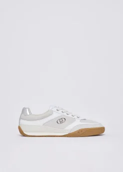Sneakers in suede
