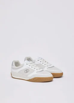Sneakers in suede