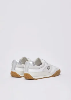 Sneakers in suede
