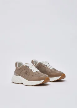 Sneakers in suede