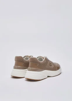 Sneakers in suede