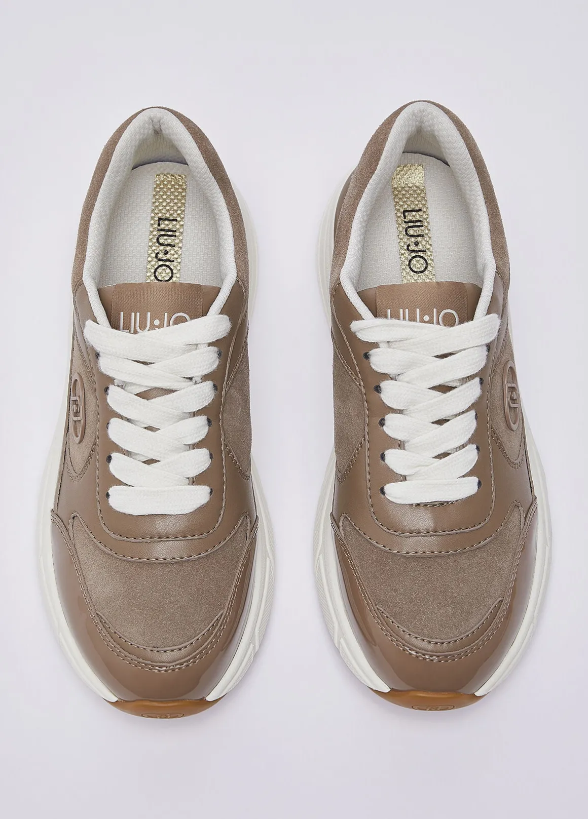 Sneakers in suede