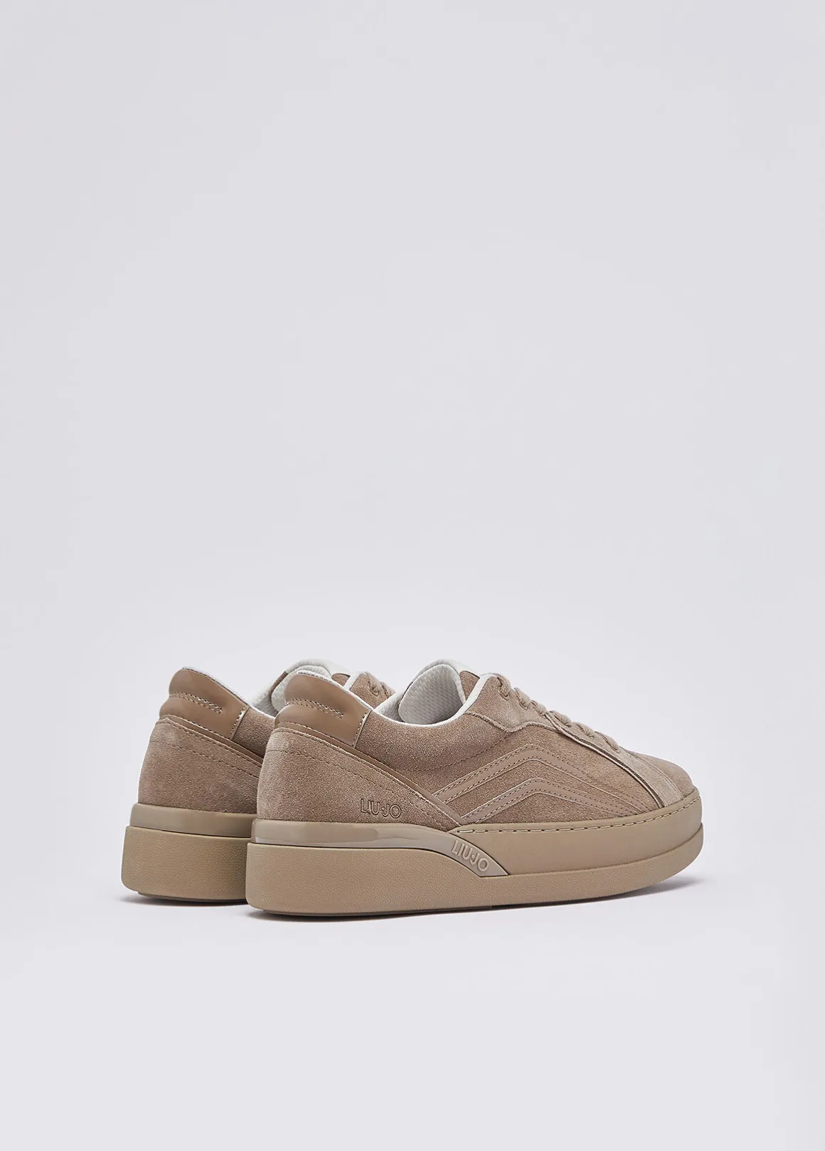 Sneakers in suede