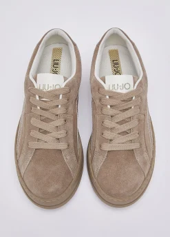 Sneakers in suede