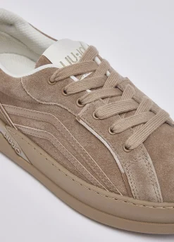Sneakers in suede