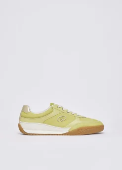 Sneakers in suede