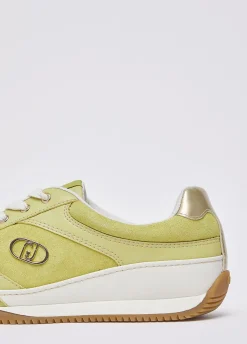 Sneakers in suede