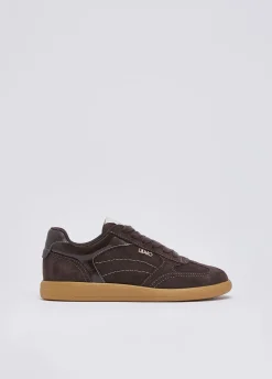 Sneakers in suede