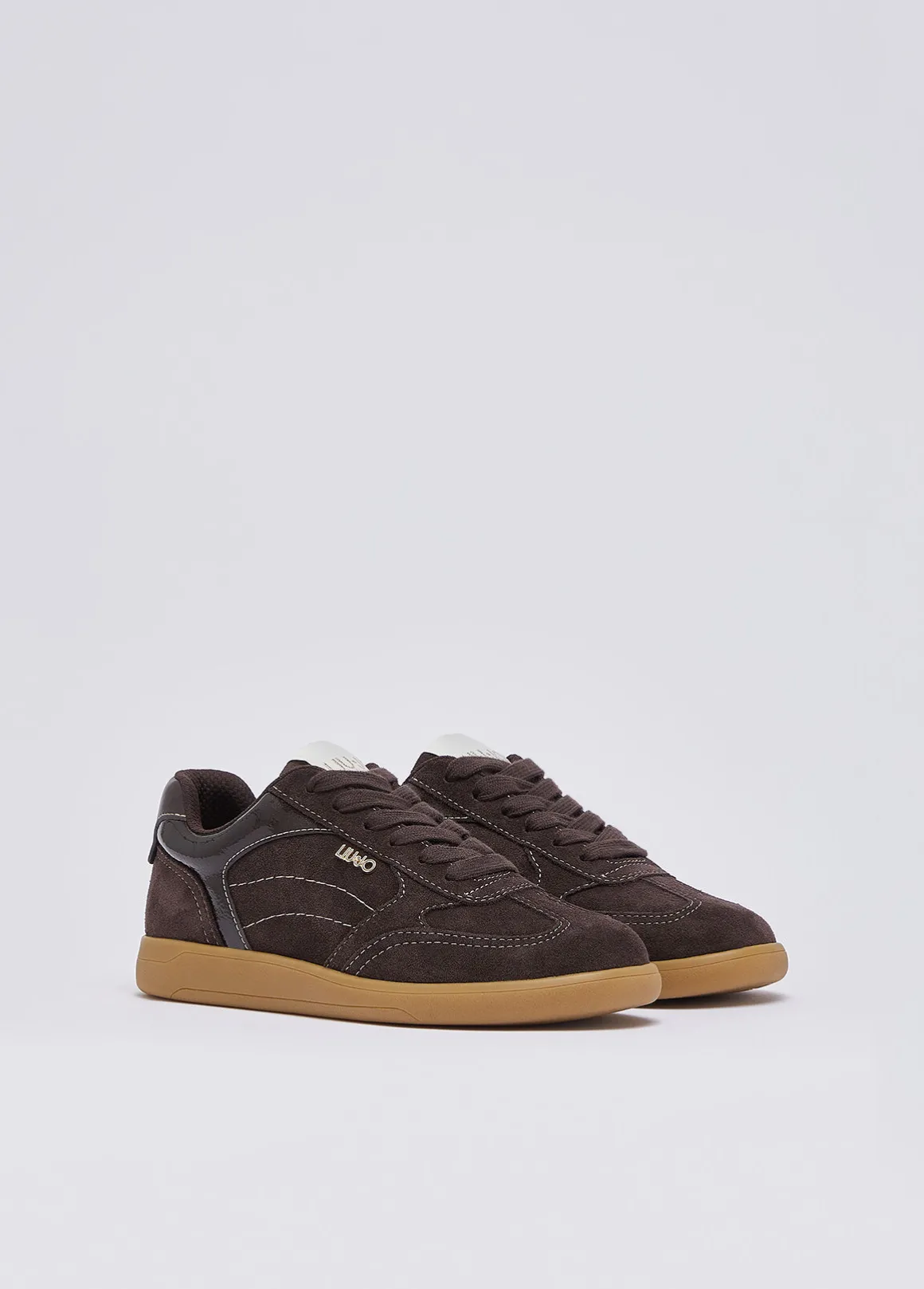 Sneakers in suede