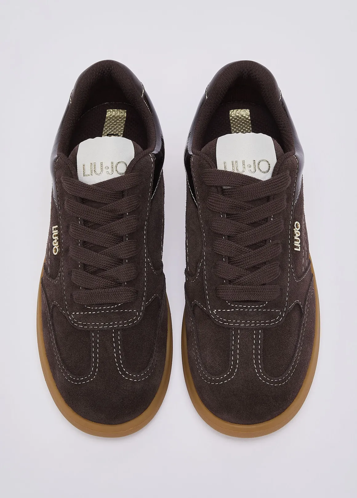 Sneakers in suede