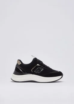 Sneakers in suede