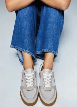 Sneakers in suede