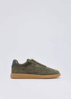 Sneakers in suede