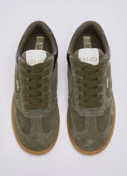 Sneakers in suede