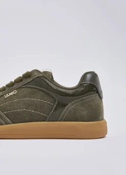 Sneakers in suede