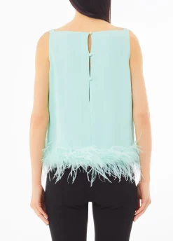 Top elegante con piume