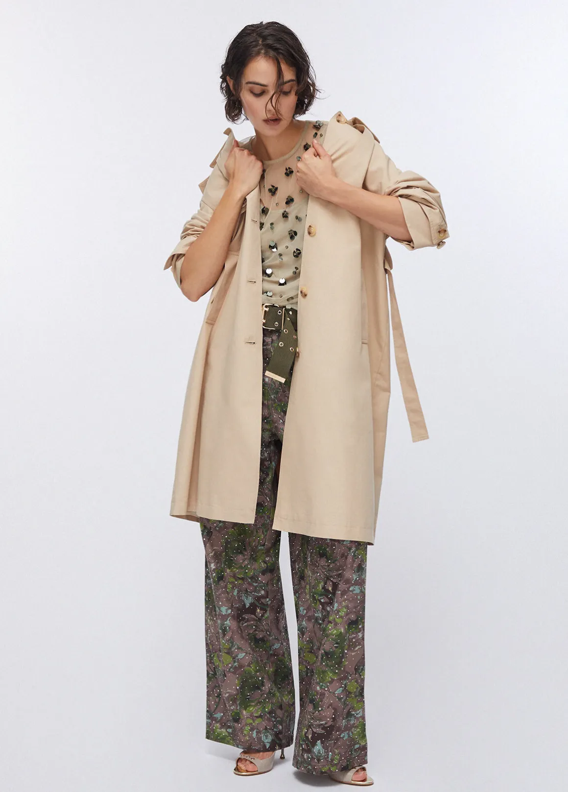 Trench lungo con foulard