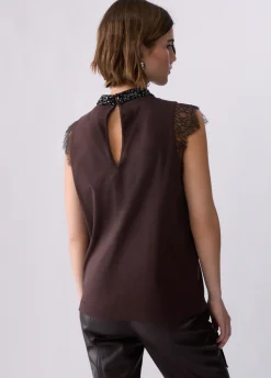 T-shirt con pizzo e strass