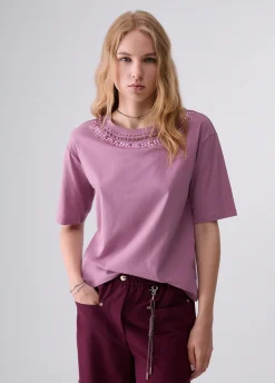 T-shirt con ricami gioiello
