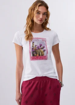 T-shirt con stampa e applicazioni